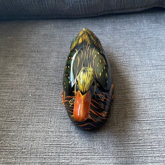 Vintage Ceramic Hand Painted Duck Trinket Box Shiny With Back of Duck the Lid. - Picture 4 of 11
